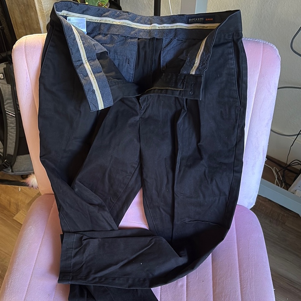 Dockers Men's Classic Black Chinos